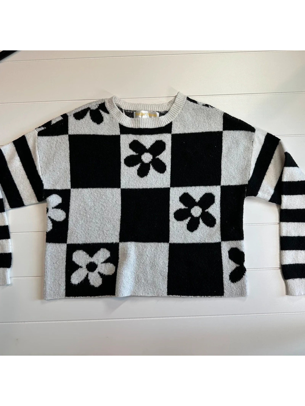 Chic Black and White Checkerboard Floral Knit Crop Sweater, Small